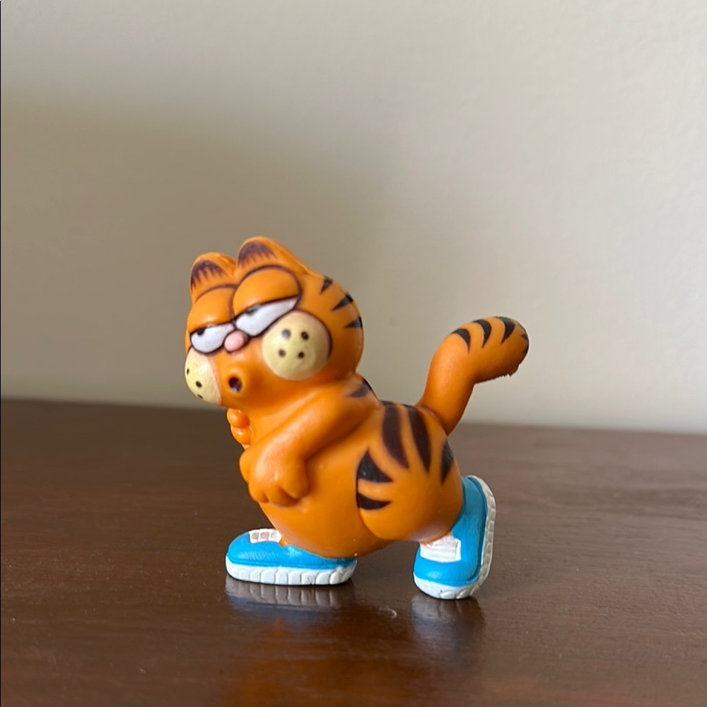 Vintage Garfield Running Figure